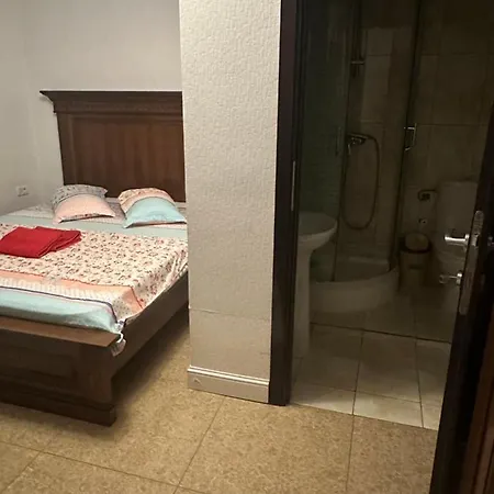 Pensiunea Crina Cristi Si Father Două Mai